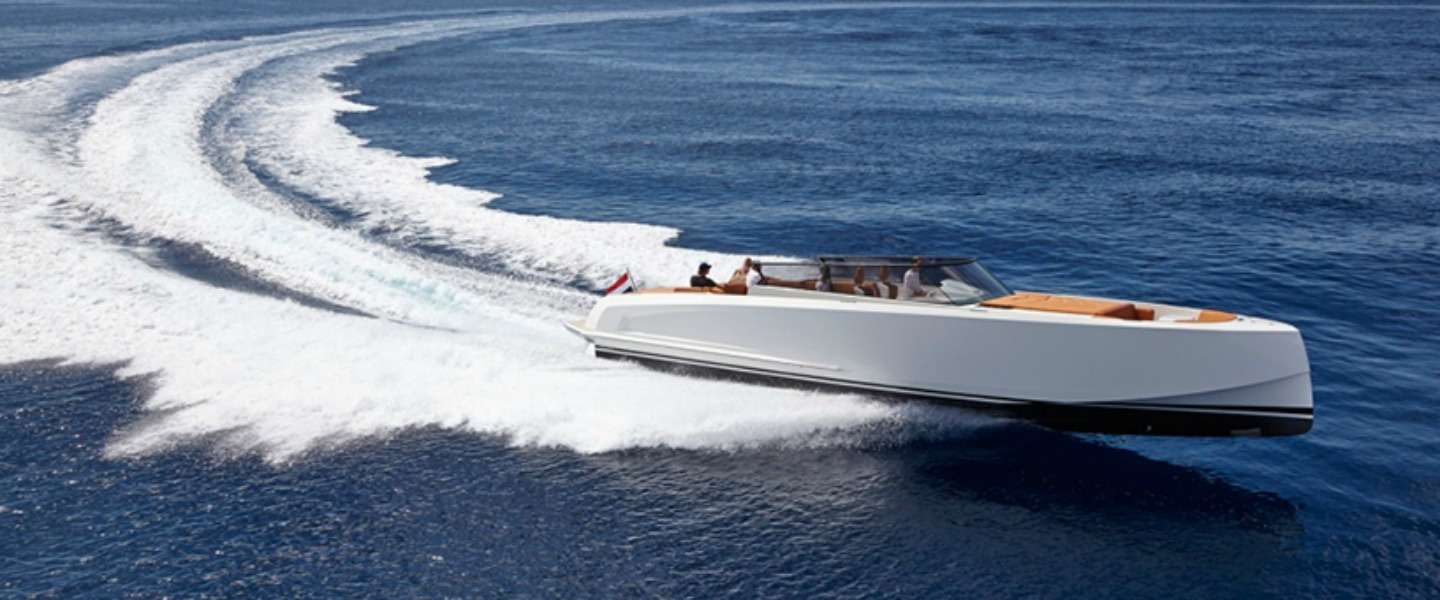 Varen in luxe op de Vanquish VQ48 Sports Boat