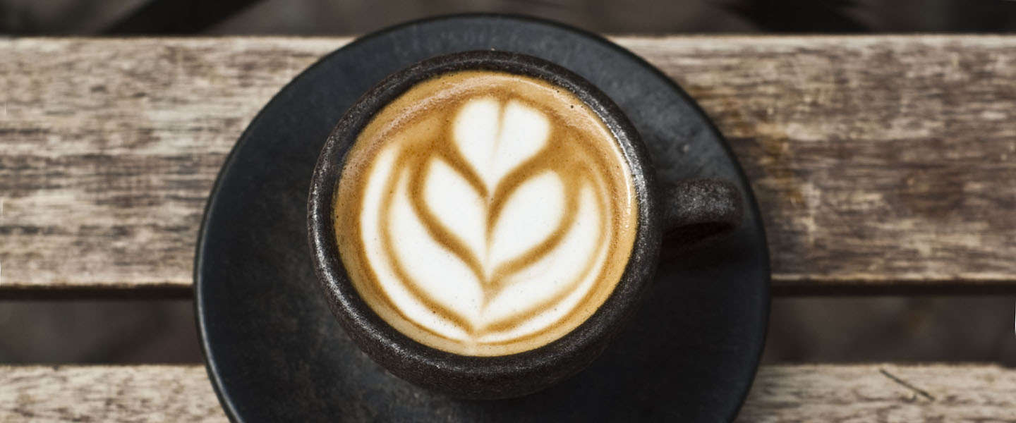De ultieme kop koffie uit een kopje gemaakt van ... koffie!