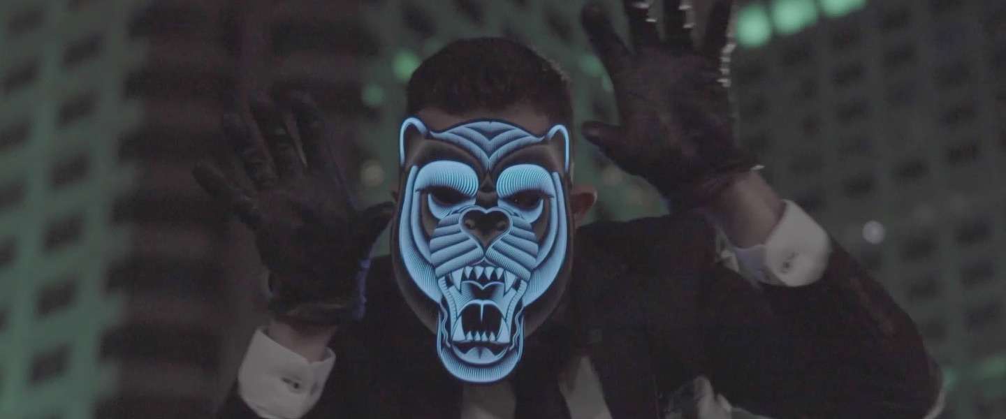 Supervet: LED-maskers die op licht reageren