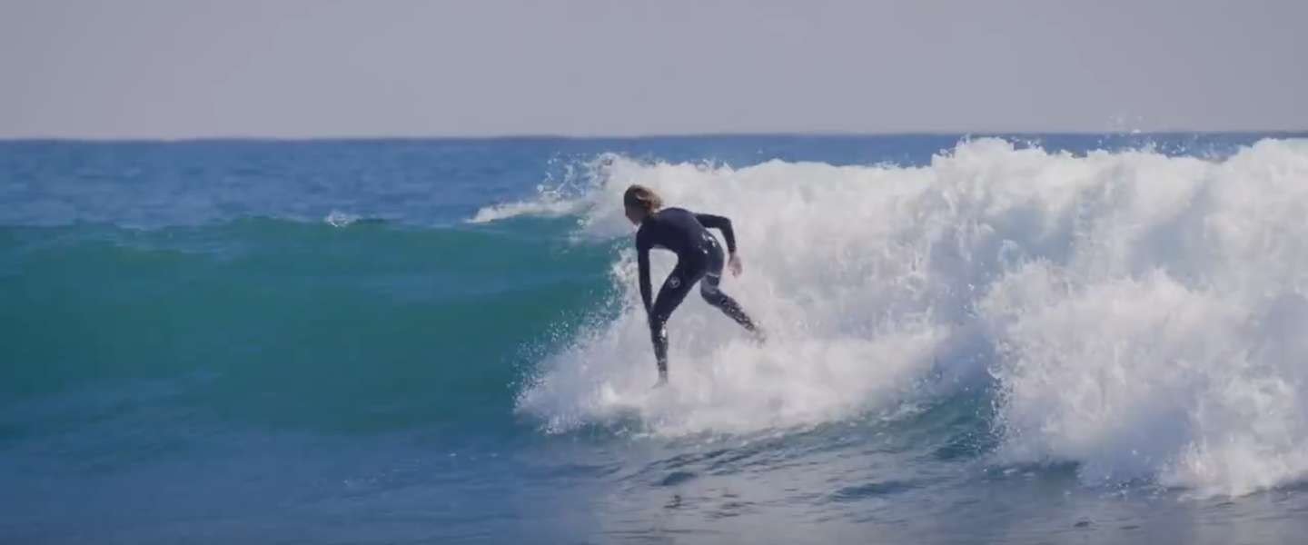 Een gave surfvideo op 's werelds beste golven!