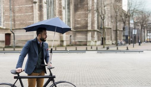 Fietsparaplu: stijlvol fietsen met een dak boven je hoofd!