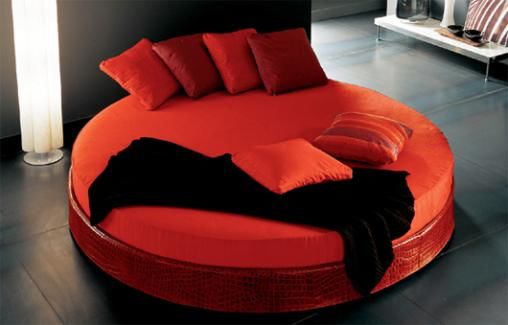 Luxury-Bedrooms-Decorating-red