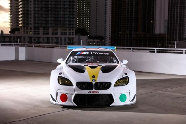 P90243783_lowRes_the-19th-bmw-art-car