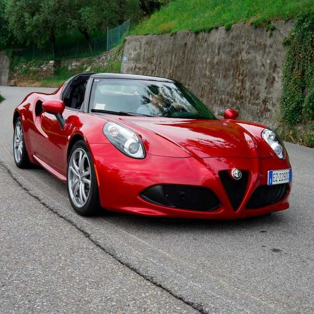 Alfa Romeo 4C Spider, extreme supercar zonder kapsones