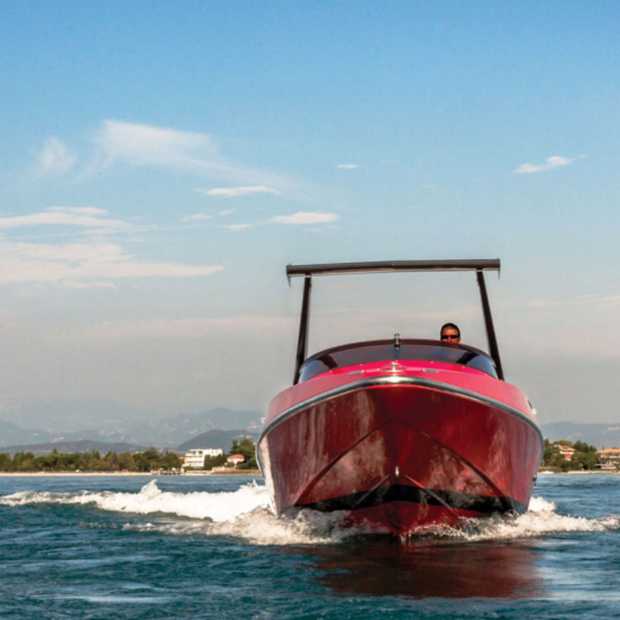 Gave speedboot: 1990 Riva Ferrari 32