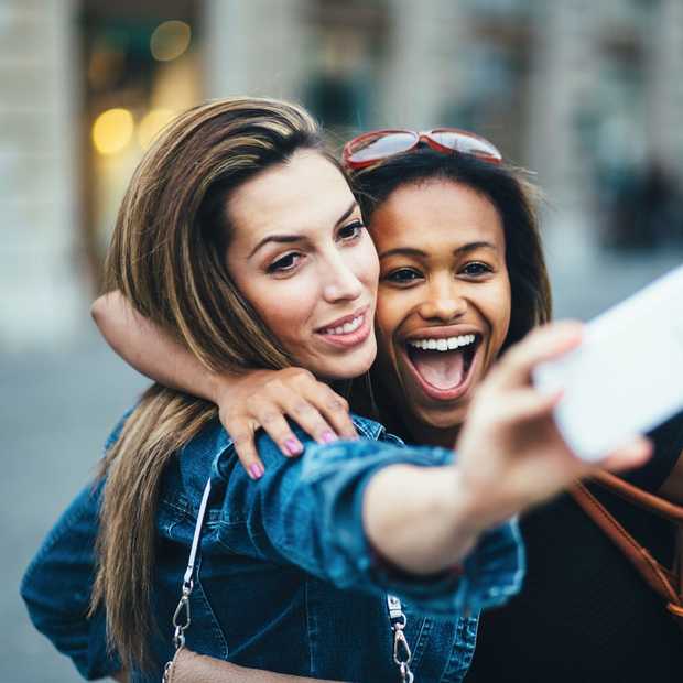 Hoe je wél goede selfies maakt met de camera aan de achterkant van je smartphone