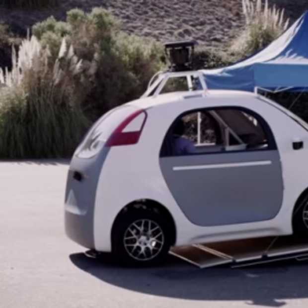 Hit the brakes: Google laat 'burger' zelf-rijdende auto testen!