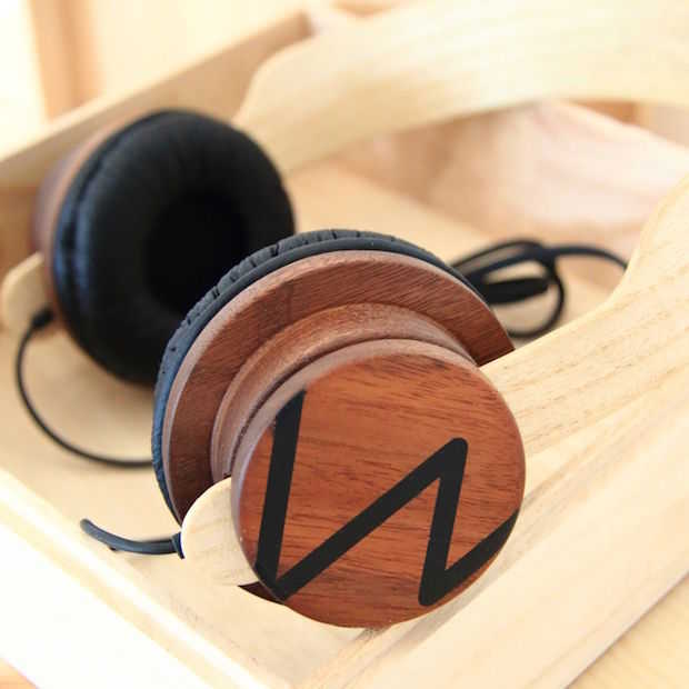 Een koptelefoon gemaakt van duurzaam en buigbaar hout:  StreetWood-One