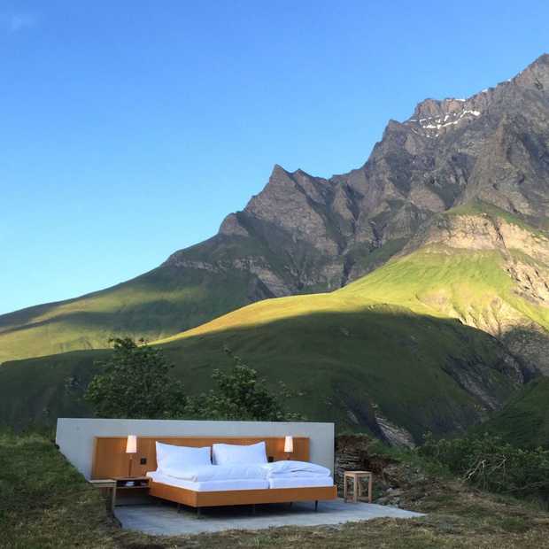 In dit nulsterrenhotel in Zwitserland slaap je in de open lucht