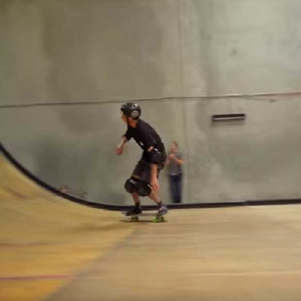 Tony Hawk (48) weer even op zijn skateboard