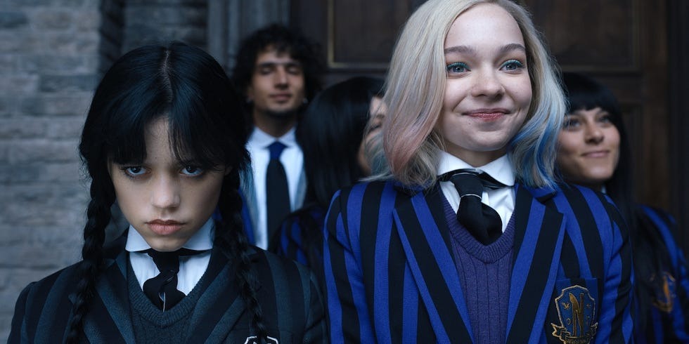 Jenna Ortega en Emma Myers Wednesday serie