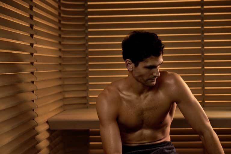 Man in de sauna