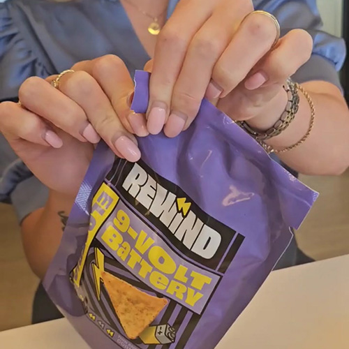Openen van 9-Volt batterijsmaak chips Rewind