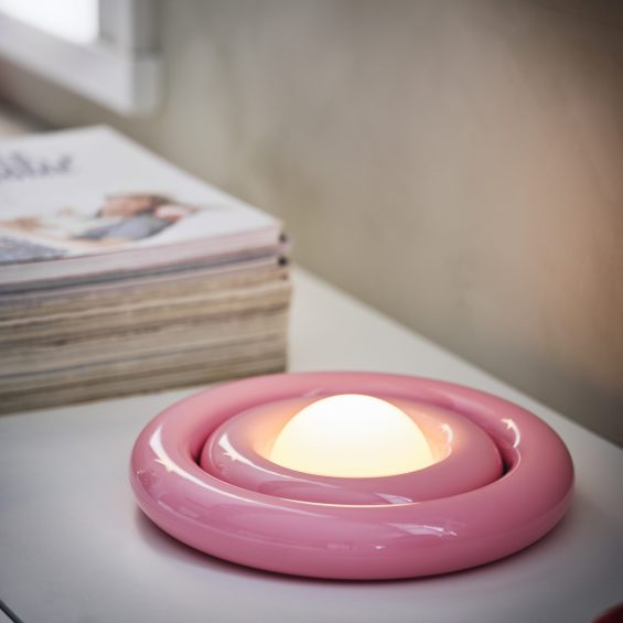 Roze tafellamp IKEA VINTERFINT 2025 collectie