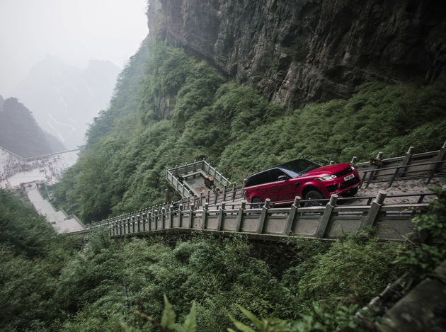 03-Range-Rover-Dragon-Challenge