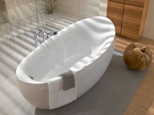 aveo-bath-tub-lifestyle-3.jpg