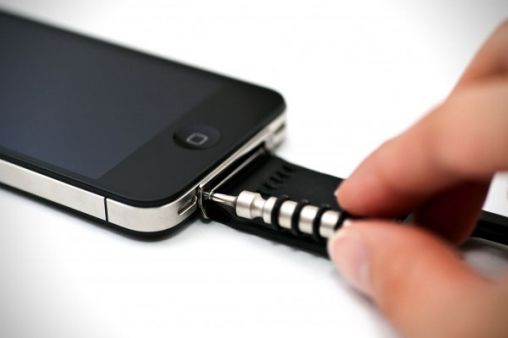 carabiner-clip-for-apple-iphone-2.jpg