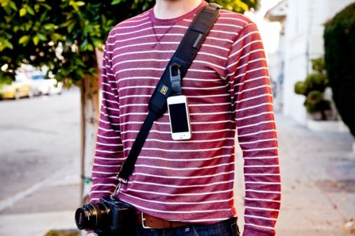 carabiner-clip-for-apple-iphone-3.jpg
