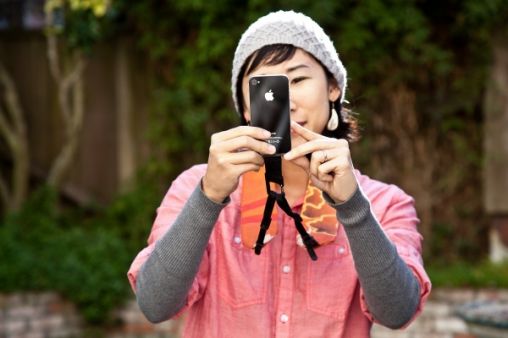 carabiner-clip-for-apple-iphone-4.jpg