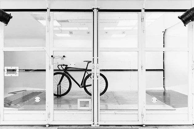 heroin-carbon-fiber-road-bicycle-designboom-03-818x546
