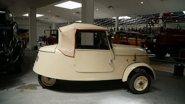 Stadsauto van Peugeot, geproduceerd tussen 1941 en 1945
