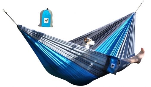 relaxzz-in-een-hangmat-van-parachutestof.jpg