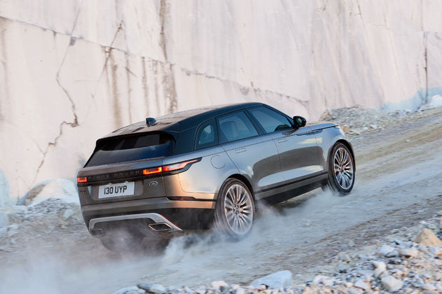 Range-rover-velar-climb