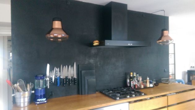 Sfeer-in-de-keuken-kleur-op-de-muur